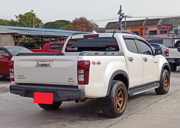 Used 10
                    ISUZU
                     for Sale Image